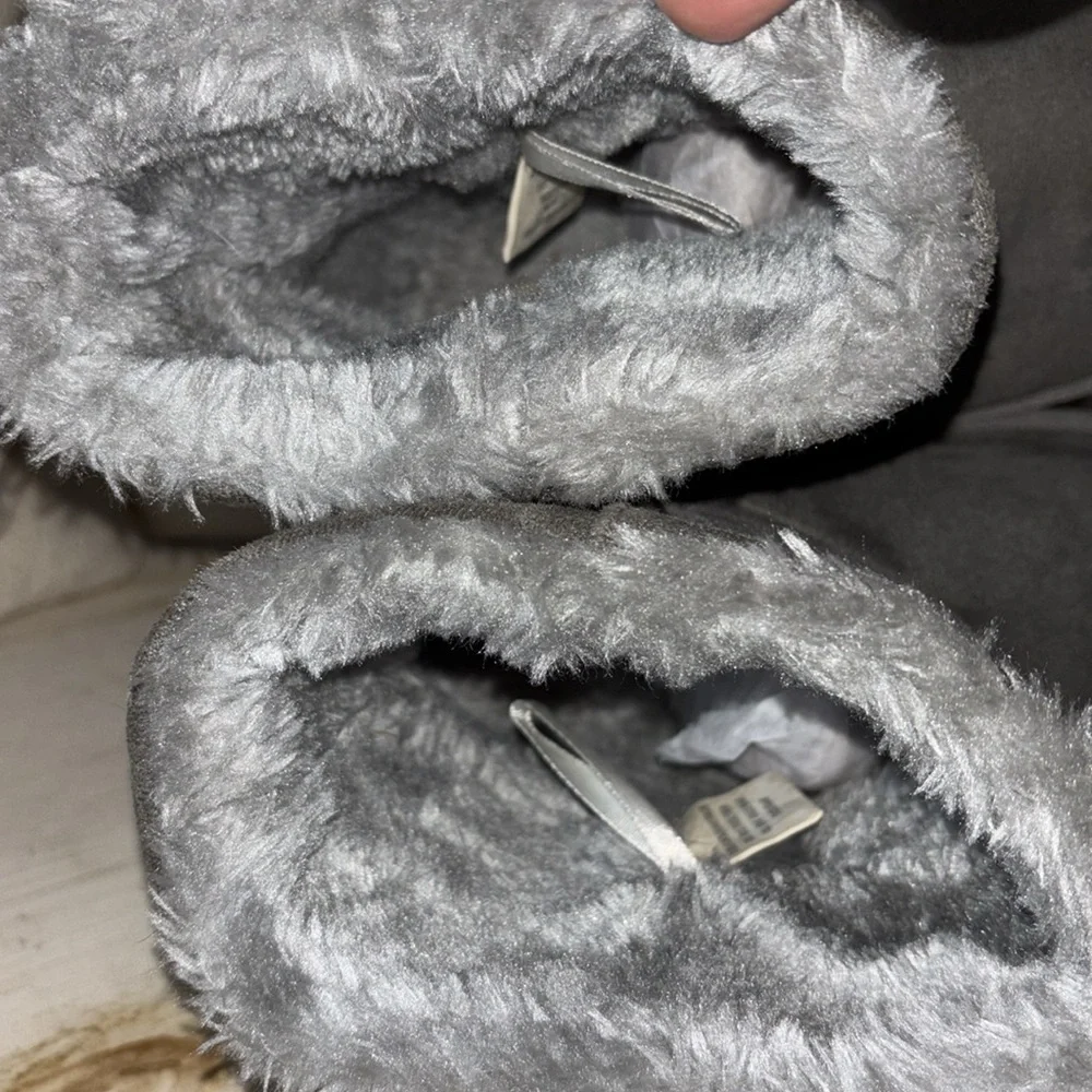 Aeropostale Gray Faux Suede Fur Lined Boots Warm Cozy Size 8 - Picture 9 of 11